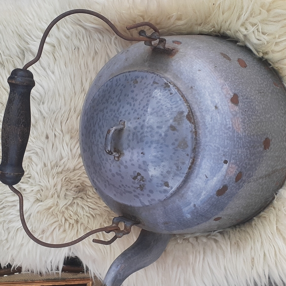 Large Graniteware Kettle gray swirl speckled Primitive Farmhouse - Picture 2 of 6